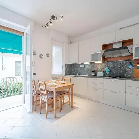Guesthost - Santa Margherita Balcony Apartment